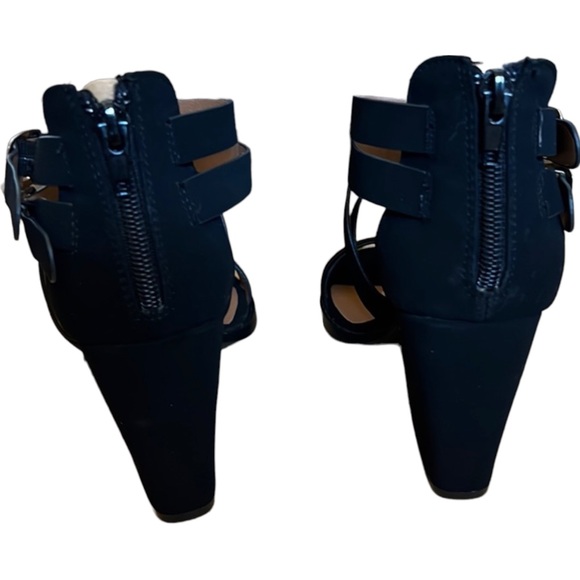 Charlotte Russe - Size 6-Heels - Picture 3 of 6